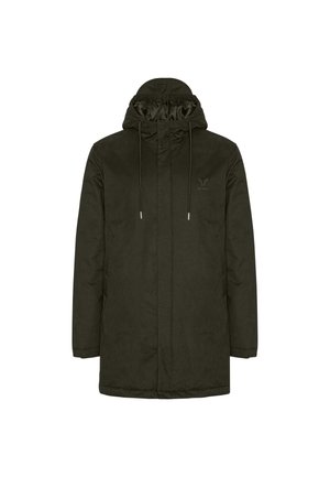 Tmavě zelený zimní kabát s kapucí, stahovacími šňůrkami, dlouhými rukávy a skrytým předním zapínáním, navržený pro teplo a ochranu před větrem.