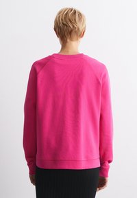 Marc O'Polo DENIM RAGLAN SLEEVES - Sweatshirt - fresh fuchsia