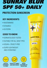 Gul tube med solkrem, merket "Sunray Blur SPF 50+" med nøkkelingredienser oppført. Glatt tekstur, inneholder UV-beskyttelse, 50 ml.