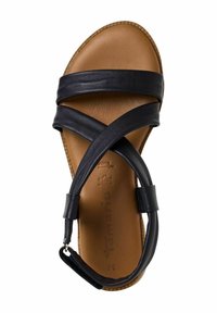 Schwarze Ledersandale mit überkreuzten Riemen, gepolsteter, brauner Innensohle und verstellbarem Knöchelriemen. Glatte Textur mit minimalen Hardwaredetails.