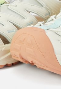HOKA HOPARA UNISEX - Chodecké sandály - oat milk