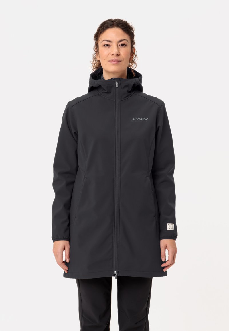 Zwarte waterdichte lange jas met capuchon, met een rits aan de voorkant, zijzakken en logodetail op de linkerkant van de borst en op de mouw.