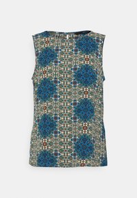 Canotta senza maniche con intricati motivi geometrici e floreali blu, verdi e marroni su uno sfondo crema, dotata di una piccola chiusura con bottone a chiave.