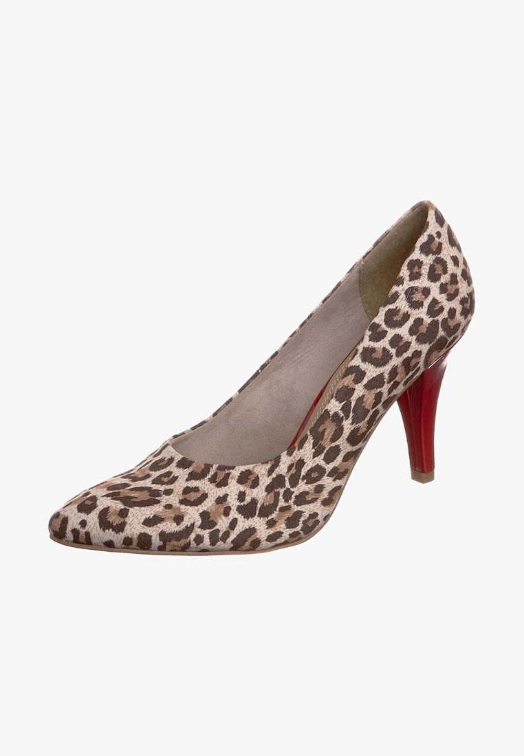 Zapato de tacón alto con estampado de leopardo, punta puntiaguda, parte superior de lona texturizada, tacón lacado en rojo y acolchado interior para mayor comodidad.