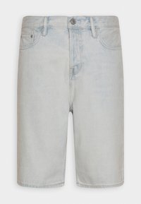 Světle modré denimové šortky s rovním střihem, pěti kapsami a kovovým knoflíkem. Tkanina má vybledlý vzhled s jemnou strukturou.