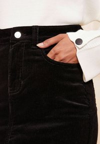 Friends Like These SPLIT FRONT MIDI - Džinsinis sijonas - black corduroy