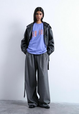 TSKALLY - T-shirts print - bright purple