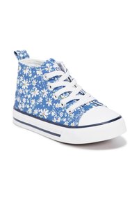 Baskets montantes à fleurs bleues avec lacets blancs, embout en caoutchouc et semelle blanche avec une bande marine à la base. Tissu texturé.
