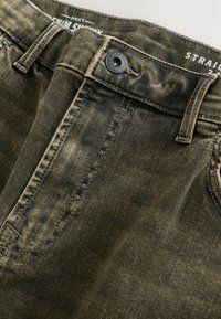 Unselected, black brown