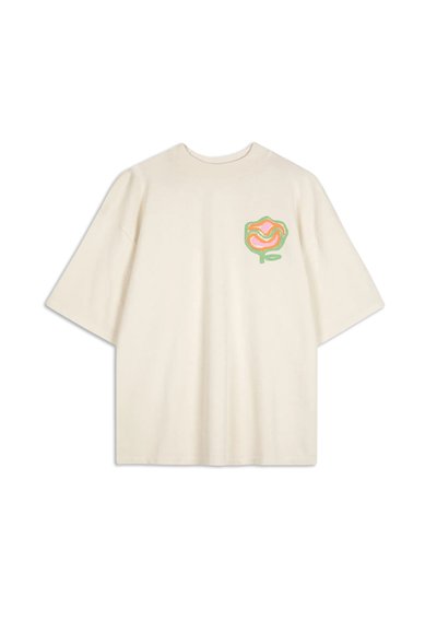 Krémové bavlněné tričko s barevným grafickým motivem růže na levé straně hrudi. Krátké rukávy, volný střih, kulatý výstřih, měkká textura.