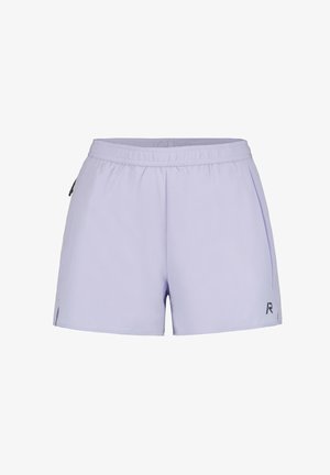 Violetti urheilushortsit, joissa on elastinen vyötärö, sivutaskut ja verkko-ominaisuuksia. Alhaalla vasemmassa jalassa on pieni musta logo.