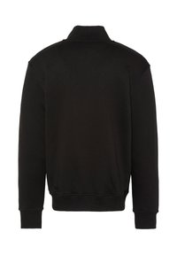 Sudadera negra de manga larga con puños, cuello y cinturilla acanalados, vista desde la parte de atrás.