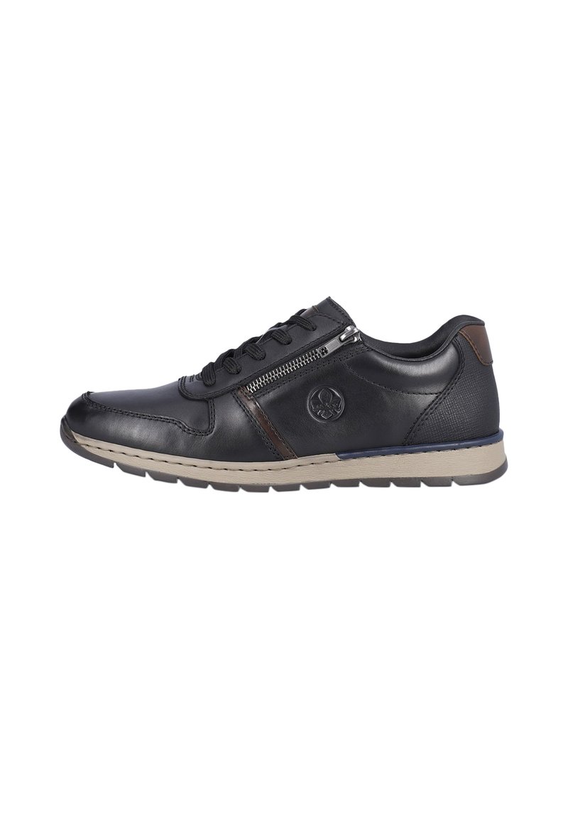 Sneaker in pelle nera con profilo basso, dotato di chiusura con lacci, cerniera laterale, dettagli color cammello e un tallone testurizzato. Suola leggera.