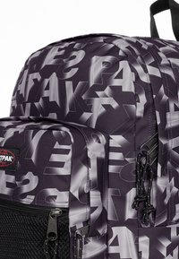 Eastpak PINNACLE - Reppu - blocktype black