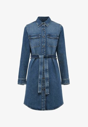 Sukienka koszulowa z dżinsu w ciemnoniebieskim kolorze, z guzikami z przodu, kołnierzykiem, dwiema kieszeniami na piersi, długimi rękawami i dopasowanym paskiem w talii.