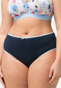 Mutandine a vita alta in blu navy con dettagli azzurri. Tessuto morbido con un fiocco sulla parte anteriore. Superficie liscia e vita elastica.