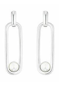 Pendientes de aro de plata con formas ovaladas alargadas, cada uno con un acento de perla lisa en la parte inferior. Acabado de metal pulido.