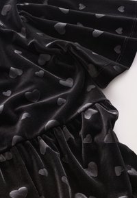 Non selezionato, black