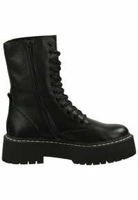 Botas de combate negras de cuero con un acabado texturizado, caña alta, parte delantera con cordones, cremallera lateral y suela de goma gruesa con costuras blancas.
