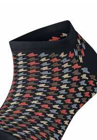 Schwarze Knöchelsocke mit einem mehrfarbigen Hahnentrittmuster in Rot, Beige, Braun und Grau. Hergestellt aus weichem, strukturiertem Material.