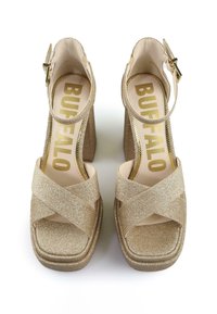Buffalo Sandali z visoko peto - gold