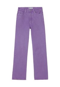Fioletowe dżinsy z prostą nogawką, pięcioma kieszeniami i metalowym zapięciem. Gładka tekstura i jednolity kolor w całej długości.