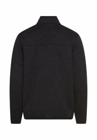 Dunkelgrauer Pullover aus einem strukturierten Stoff, mit einem abstehenden Kragen und einer flachen Naht über den Rücken. Lange Ärmel.