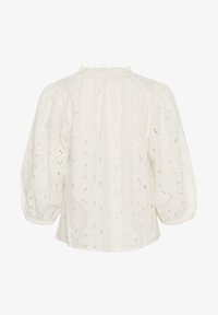 Blusa blanca de manga larga con mangas abullonadas y bordado de ojales, con un escote alto fruncido y puños elásticos.