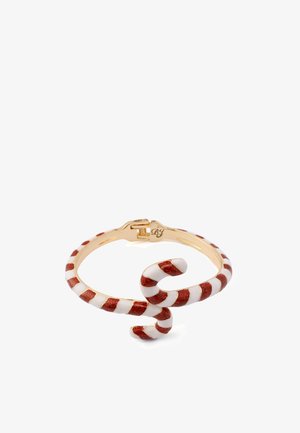 Guldtonet armbånd med et candy cane-design, der har røde glitrende striber og hvide accenter, formet som en snoet form med en lås.