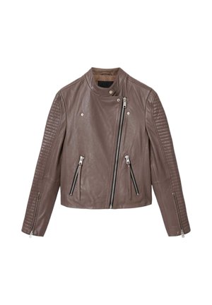Veste de moto en cuir marron avec fermeture éclair à l'avant, motif côtelé horizontal sur les manches, et accents en métal argenté.