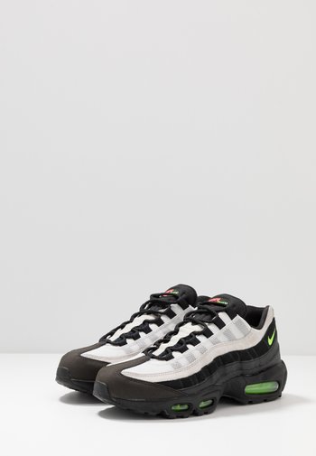 Nike Sportswear Air Max 95 Essential Sneakers Black Electric Green Platinum Tint Crimson Svart Zalando Se Nike Sportswear Air Max 95 Essential Sneakers Black Electric Green Platinum Tint Crimson Svart Zalando Se