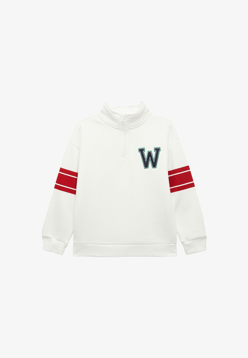 Pull en polaire blanc avec une demi-fermeture éclair, orné d'un patch "W" navy et de rayures rouges sur les manches. Texture douce et coupe décontractée.