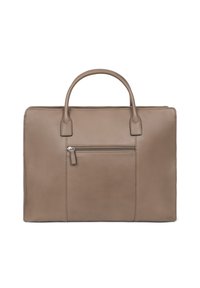 Bruine leren tas met een gestructureerde rechthoekige vorm, twee handvaten, een voorvak met rits en een gladde textuur.