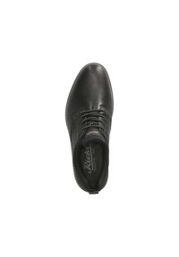 Chaussure en cuir noir avec un bout arrondi, un design à lacets et des accents cousus. Elle présente une texture lisse et un intérieur rembourré pour plus de confort.