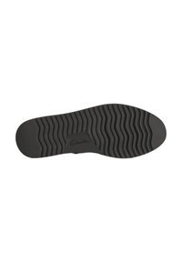 Semelle en caoutchouc noir avec un motif de crampons ondulé et le logo "Clarks" en relief. Présente un design plat et durable pour la stabilité et l'adhérence.