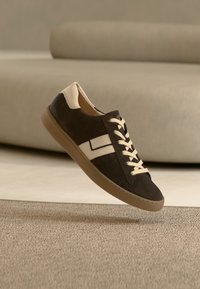 Επιλέχθηκε, mocca/biscuit