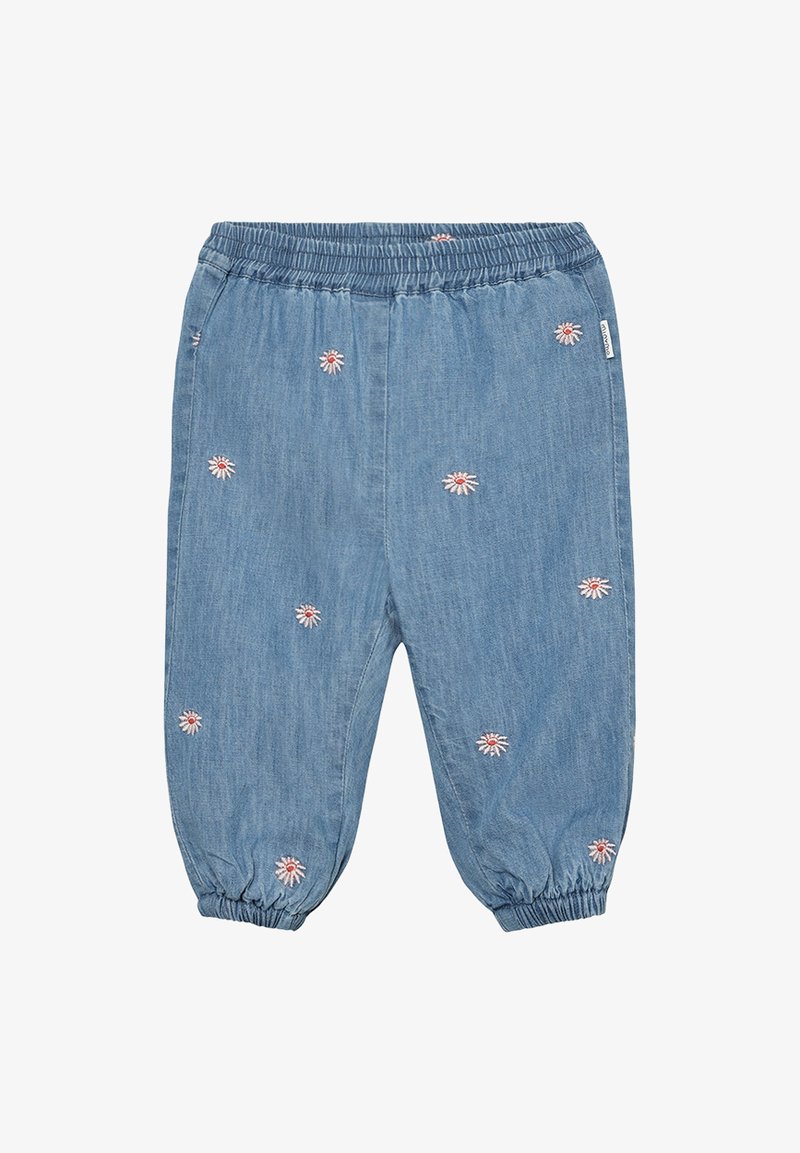 Hellblaue Jeanshose mit elastischem Bund, verziert mit verstreuter rosa und weißer Gänseblümchen-Stickerei und gesammelten Bündchen an den Knöcheln.