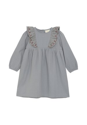 Jasnoszara sukienka niemowlęca z długim rękawem, z marszczonymi panelami na ramionach ozdobionymi czerwonym haftem w kształcie falban.