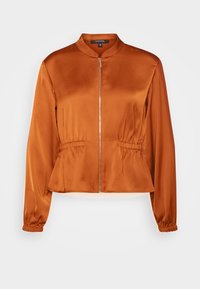 Orange satin bomberjakke med ståkrave, lynlås foran og elastisk talje og manchetter. Glat tekstur med en tætsiddende silhuet.