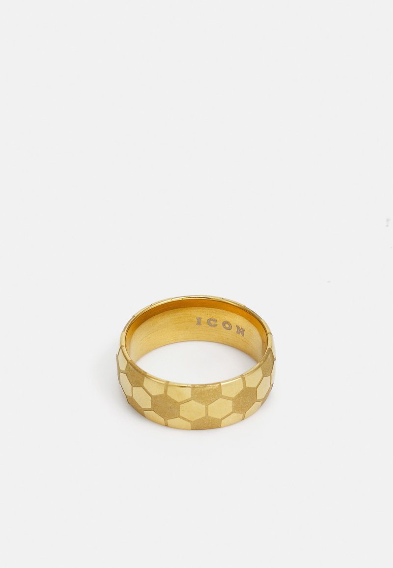 Zlatý prsten s hexagonálním vzorem, hladkým povrchem uvnitř a vyrytým označením "ICON" na vnitřním obvodu.
