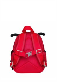 Roter Rucksack mit Netzstruktur, verstellbaren Trägern und einer Schnalle. Verfügt über ein ergonomisches Design und kleine schwarze Akzente an den Seiten.