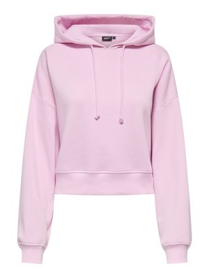 Lichtroze cropped hoodie met lange mouwen, capuchon met trekkoord en geribde boorden en zoom, afgebeeld op een witte achtergrond.