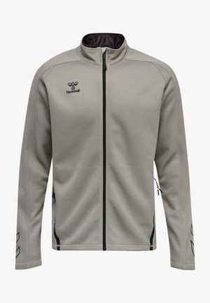 Grå zip-up jakke lavet af blødt materiale med høj krave, der har en sort lynlås, diskret branding på brystet og kontrastfarver.