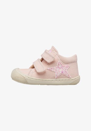 Chaussure pour tout-petit rose clair avec semelle en caoutchouc, deux bandes Velcro et une étoile rose scintillante sur le côté.