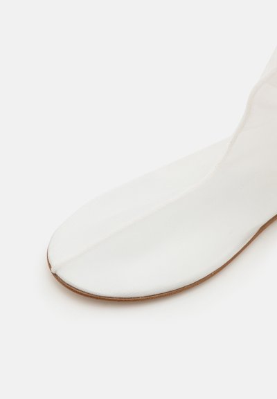 DEAR FRANCES BALLA BOOTIE - Støvletter - white
