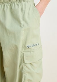 Columbia SANDIER™ PARACHUTE PANT - Cargohose - safari