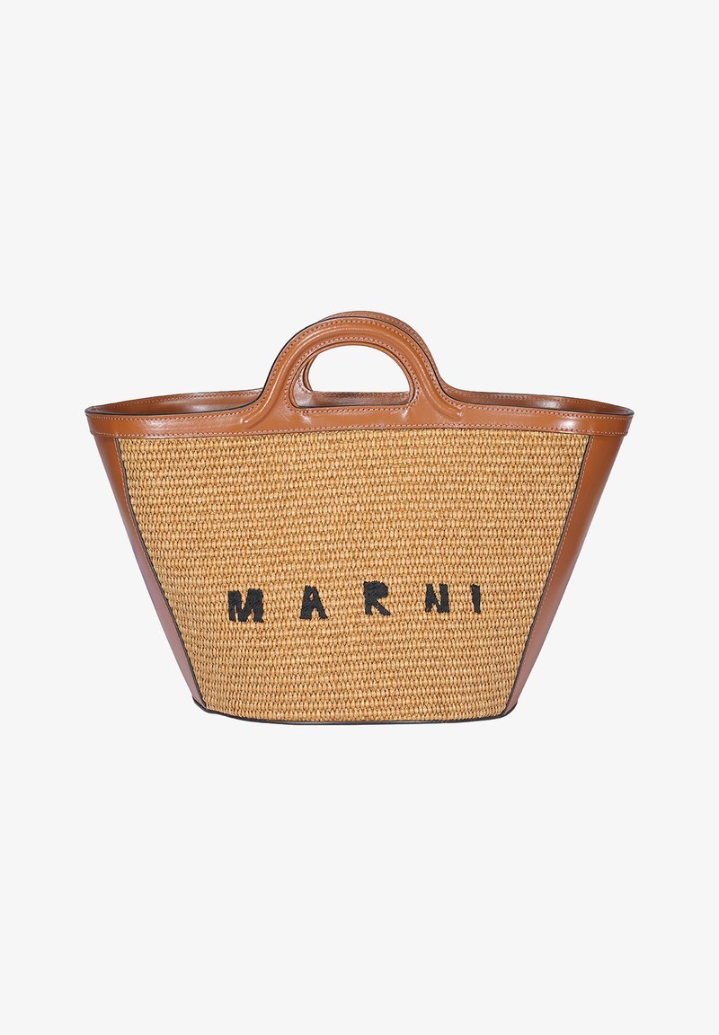 Borsa in paglia intrecciata con accenti e manici in pelle marrone; presenta il logo ricamato "MARNI" in nero. Forma strutturata con un ampio interno.
