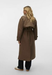 Vero Moda VMCHLOE - Kišni ogrtač - chocolate chip