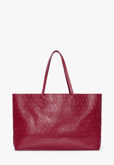 Borsa a mano in pelle rossa con motivo logo testurizzato, dotata di due manici superiori e una base liscia a contrasto per un dettaglio aggiuntivo.