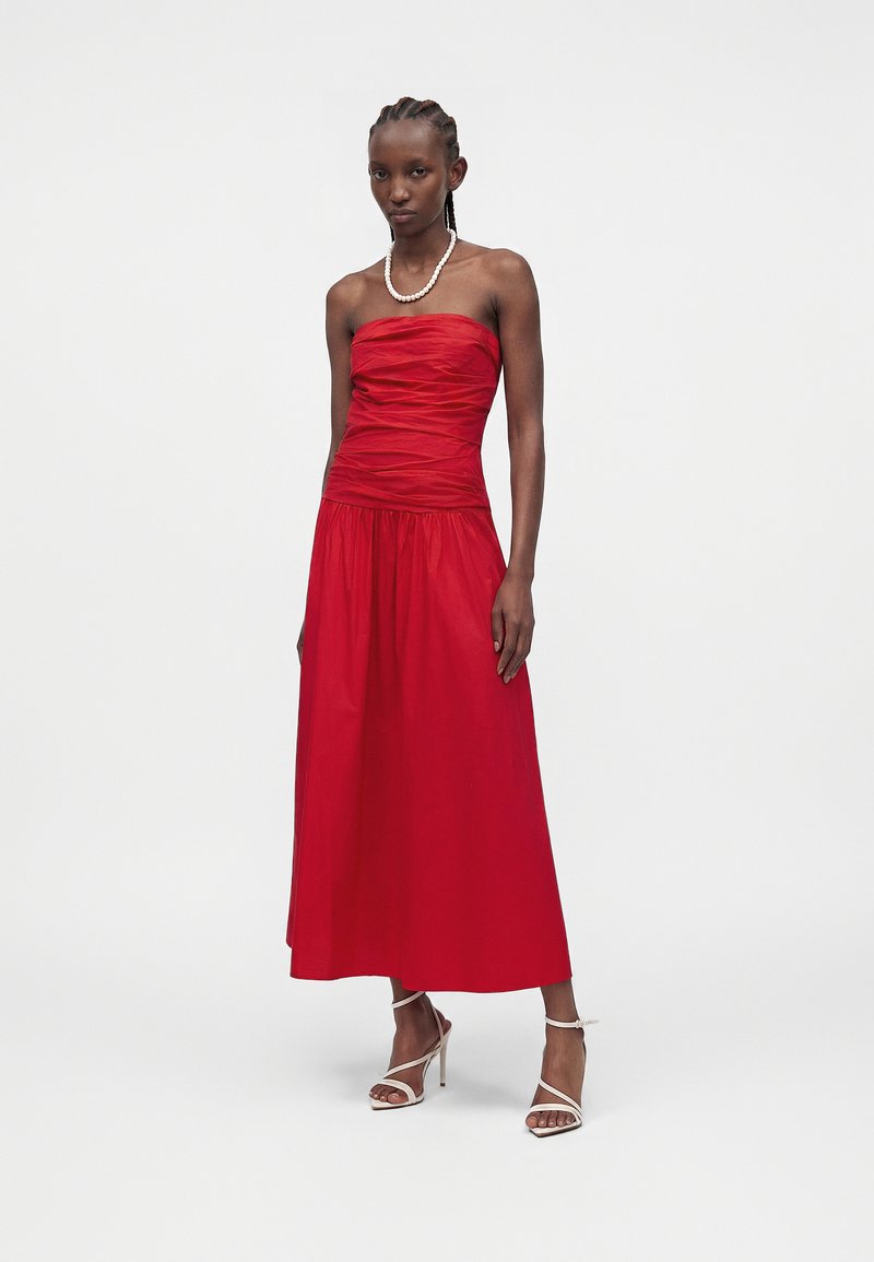 GAP STRAPLESS DRAPED BODICE MAXI DRESS - Maxi dress - pure red/red - Zalando